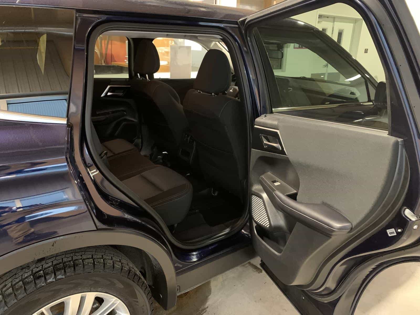 2024 Mitsubishi Outlander ES - Image 10