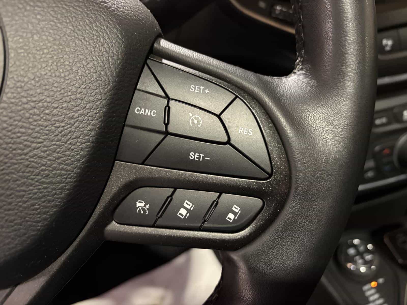 2019 Jeep Cherokee Trailhawk - Image 16