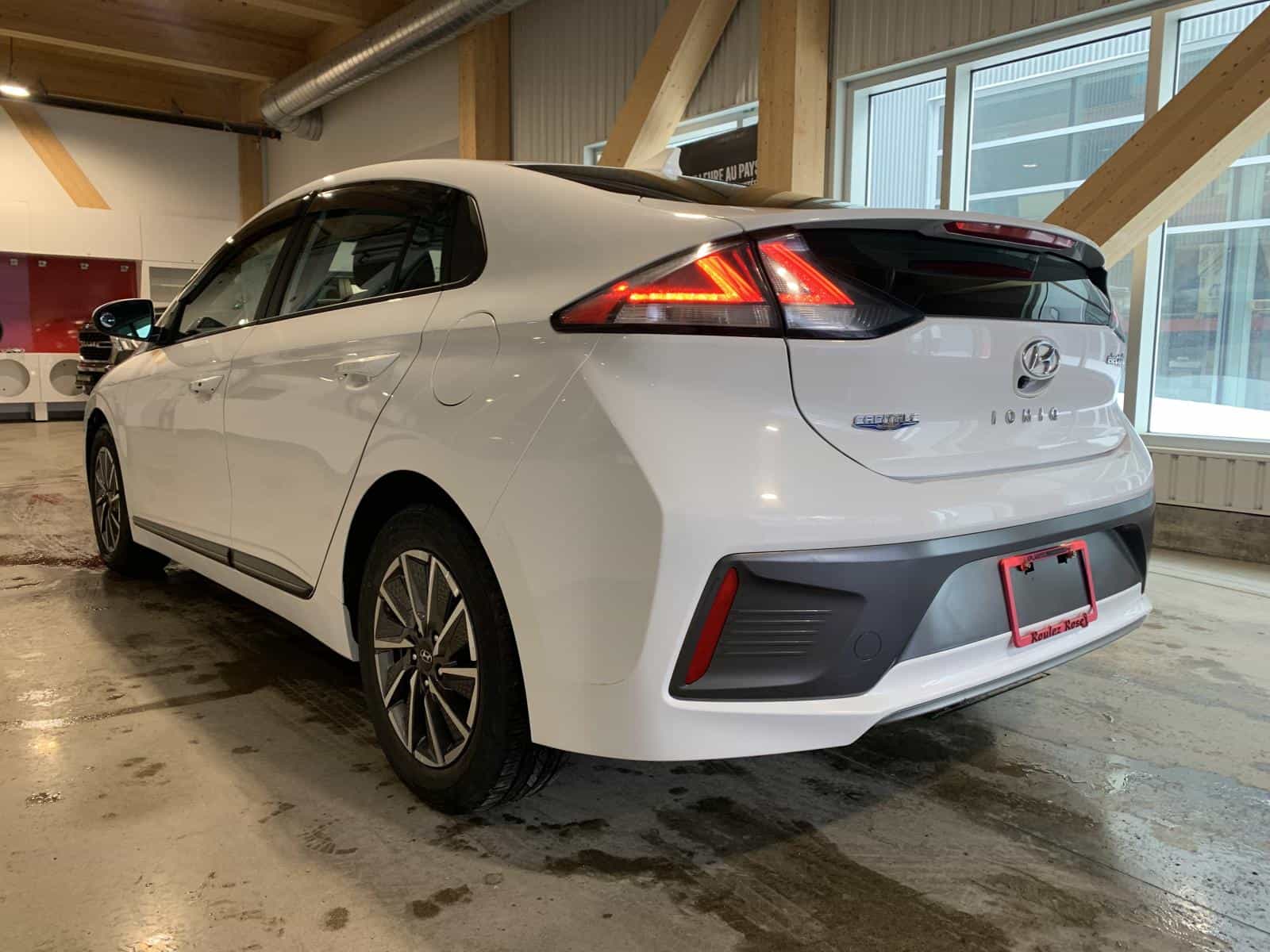 2021 Hyundai Iconiq Preferred - Image 2