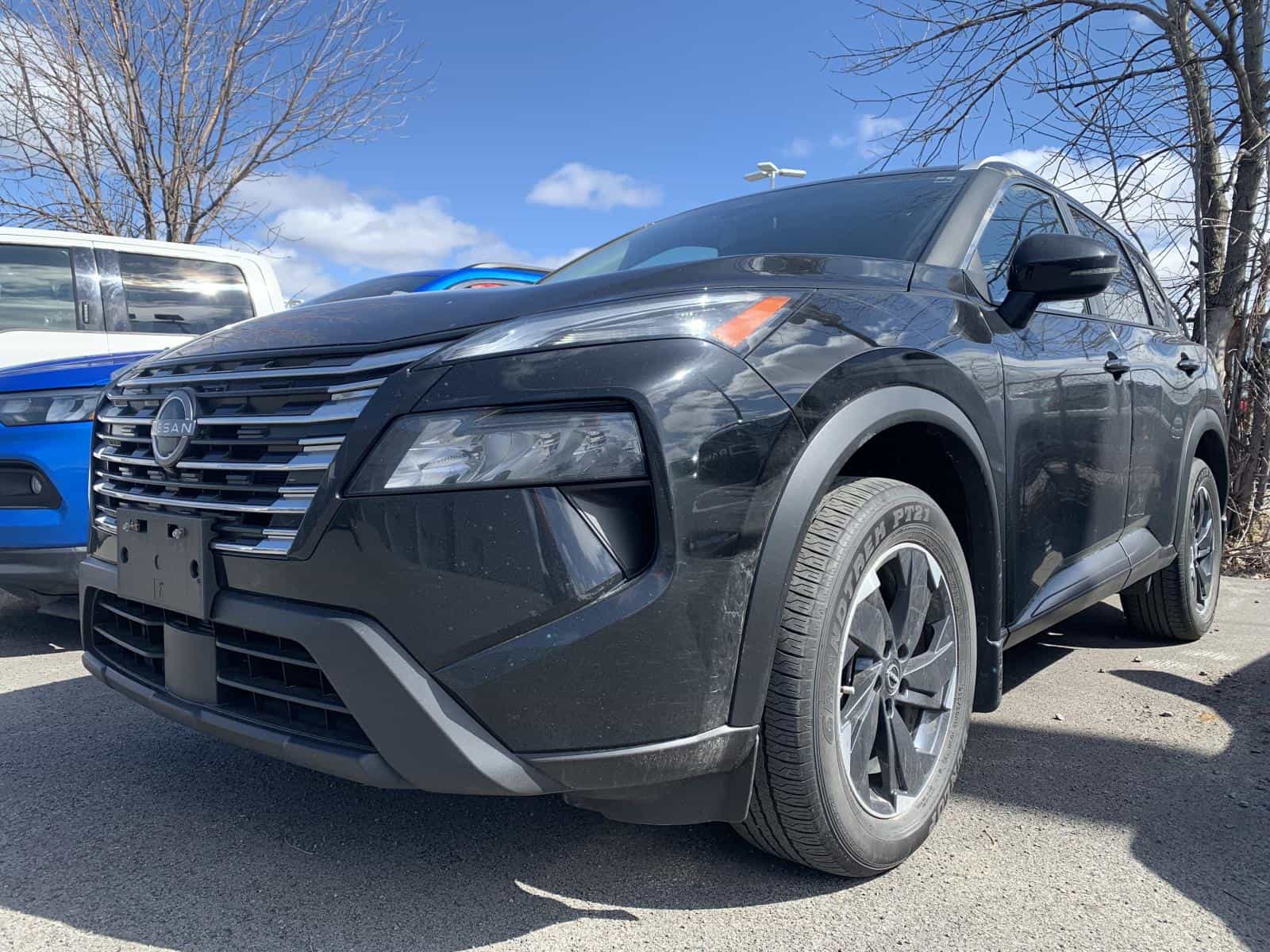 2024 Nissan Rogue SV Moonroof - Image 1