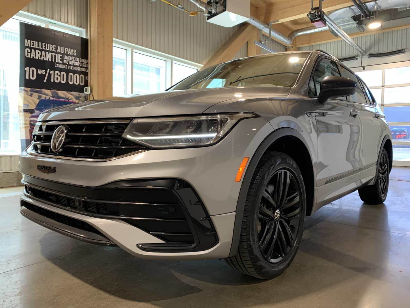 2022 Volkswagen Tiguan Comfortline R-L Blk - Image 1