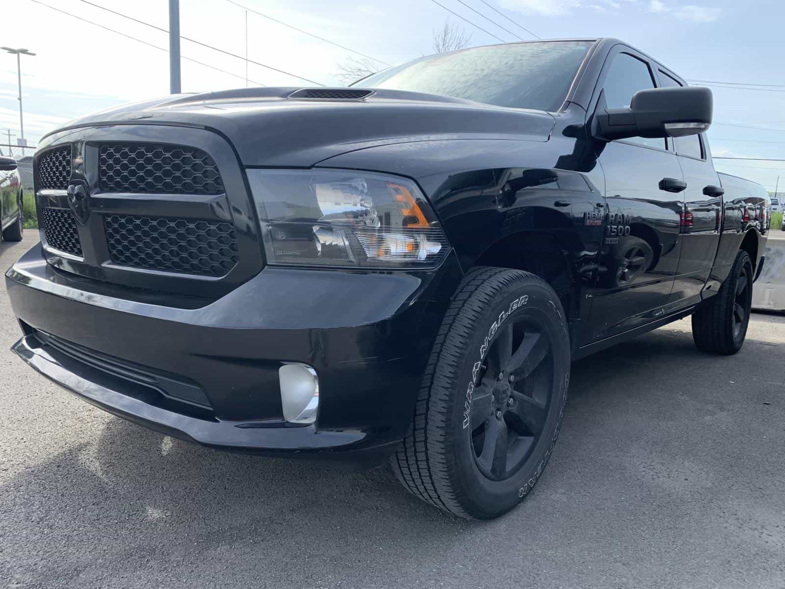 Image 1 RAM 1500 Classic SXT 2022