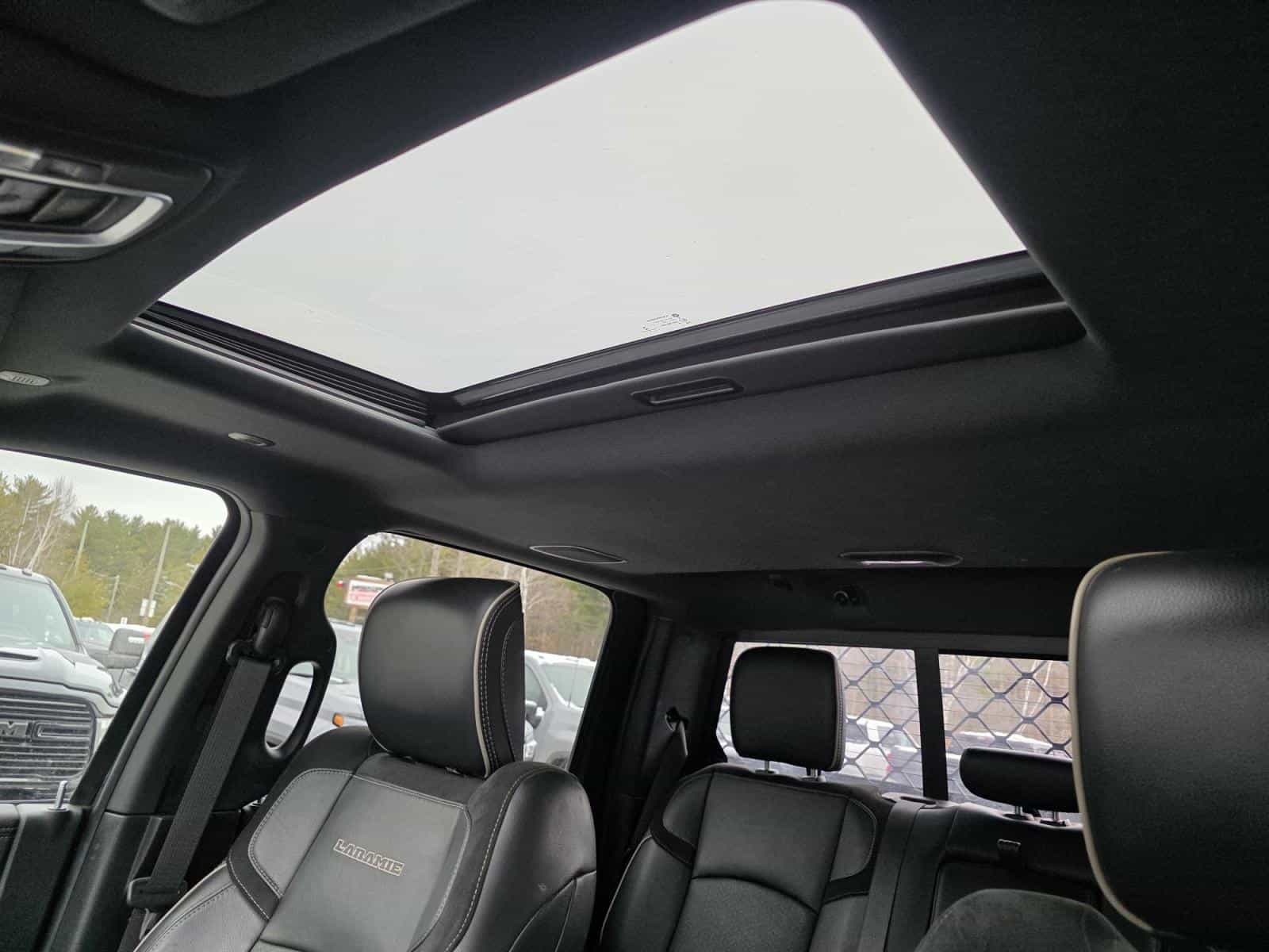 2020 RAM 3500 Laramie - Image 21