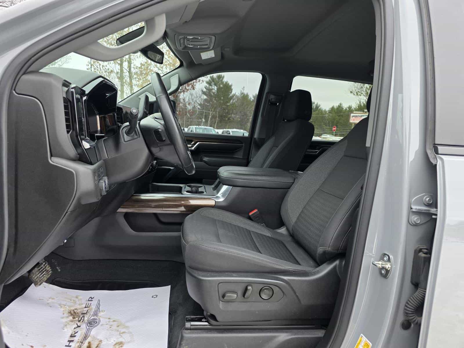 2024 Chevrolet Silverado 2500 LT - Image 12