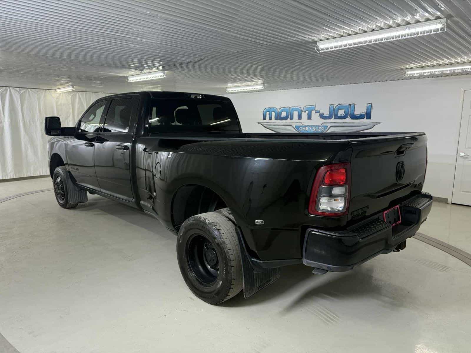 2024 RAM 3500 Big Horn Big Horn - Image 7