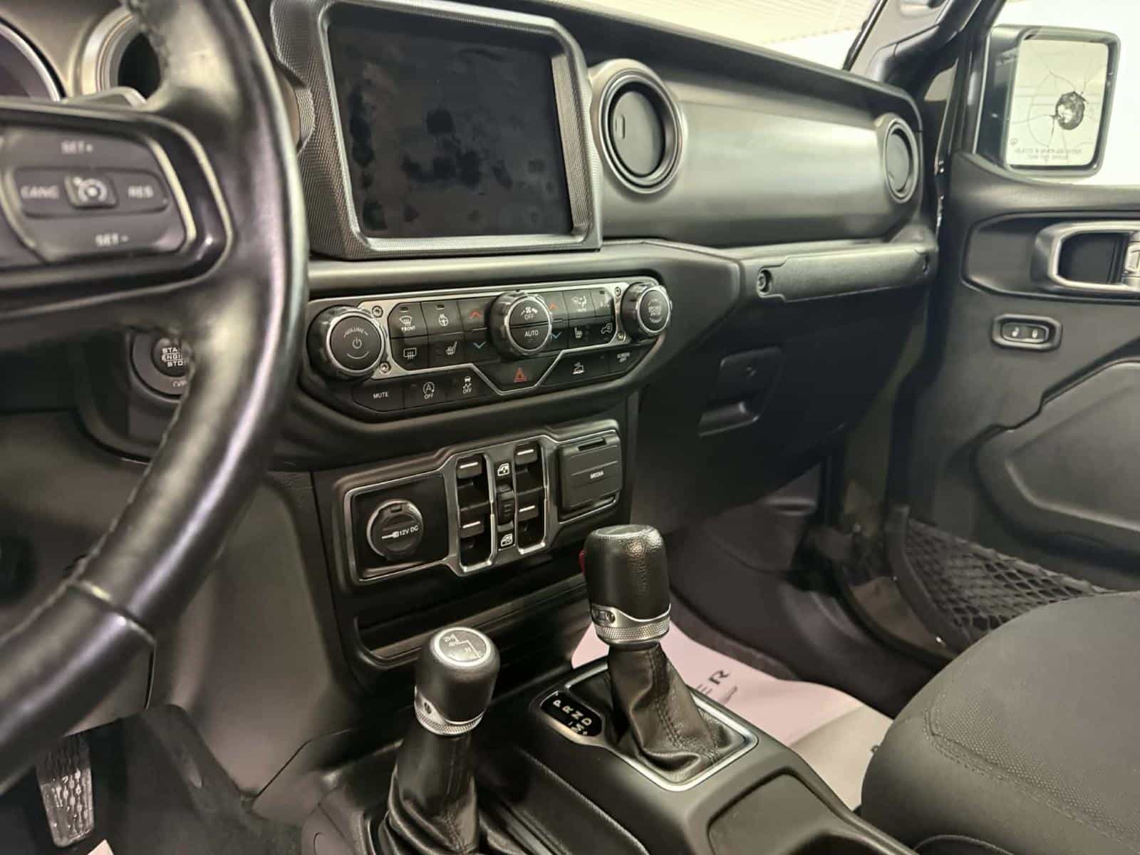 2022 Jeep Gladiator Willy's - Image 11