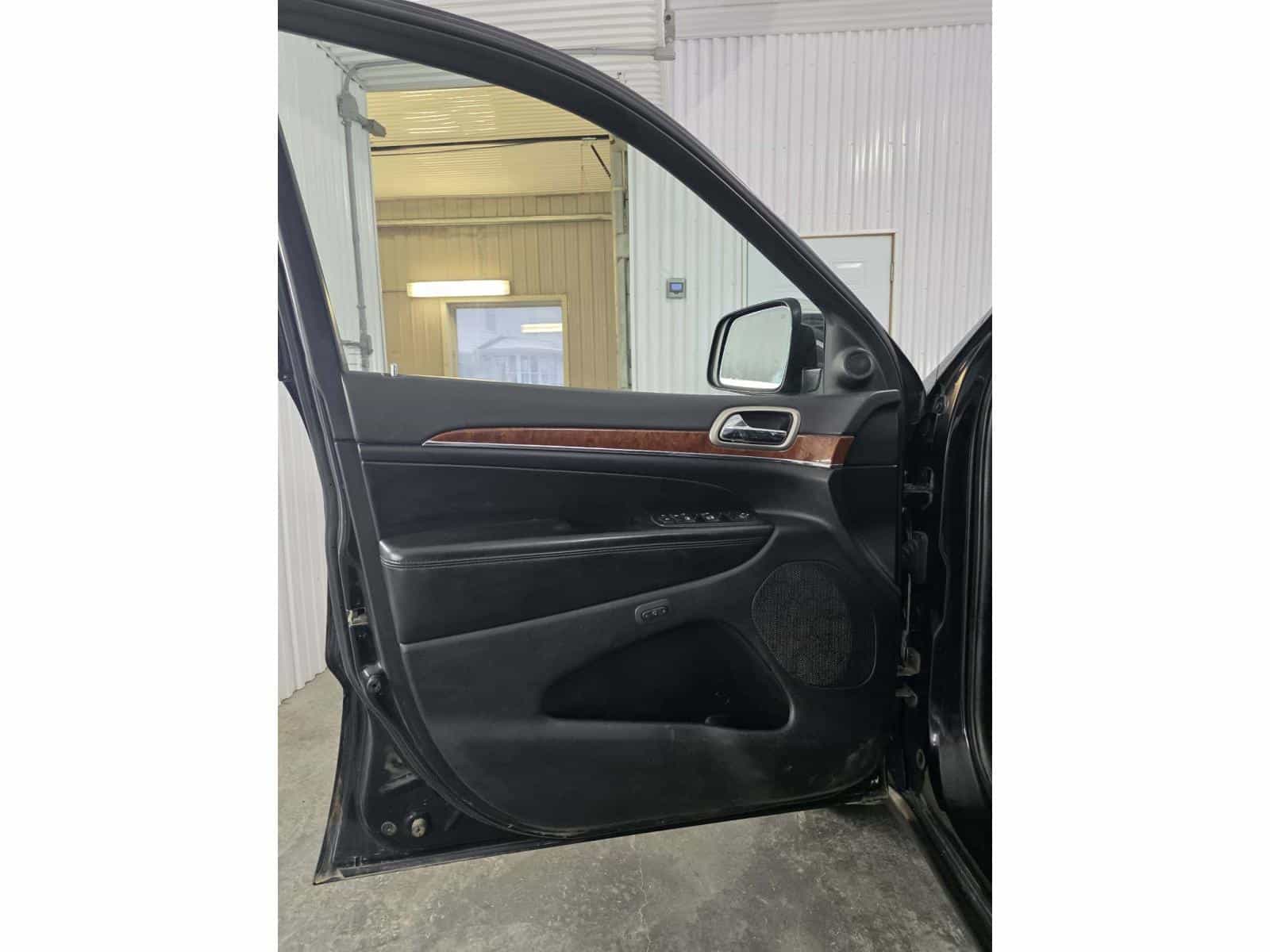 2012 Jeep Grand Cherokee Limited - Image 8