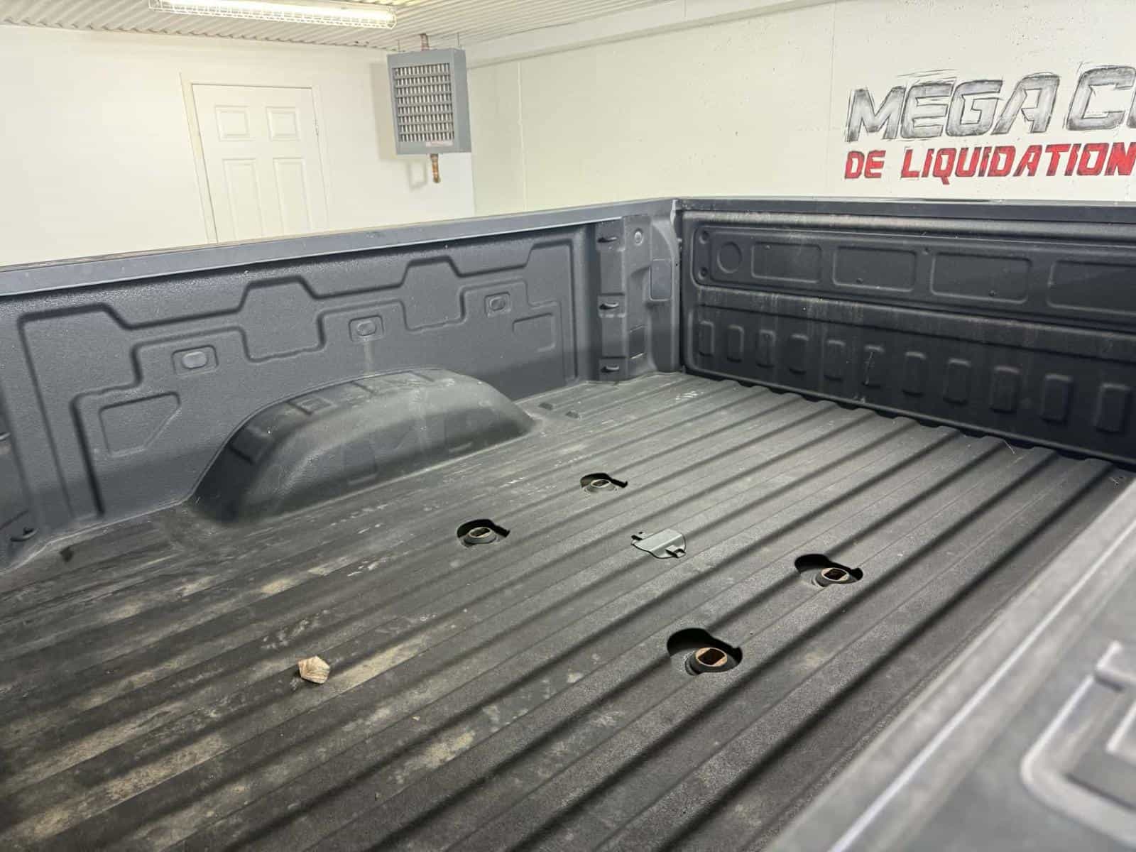 2024 GMC Sierra 2500 SLE - Image 9