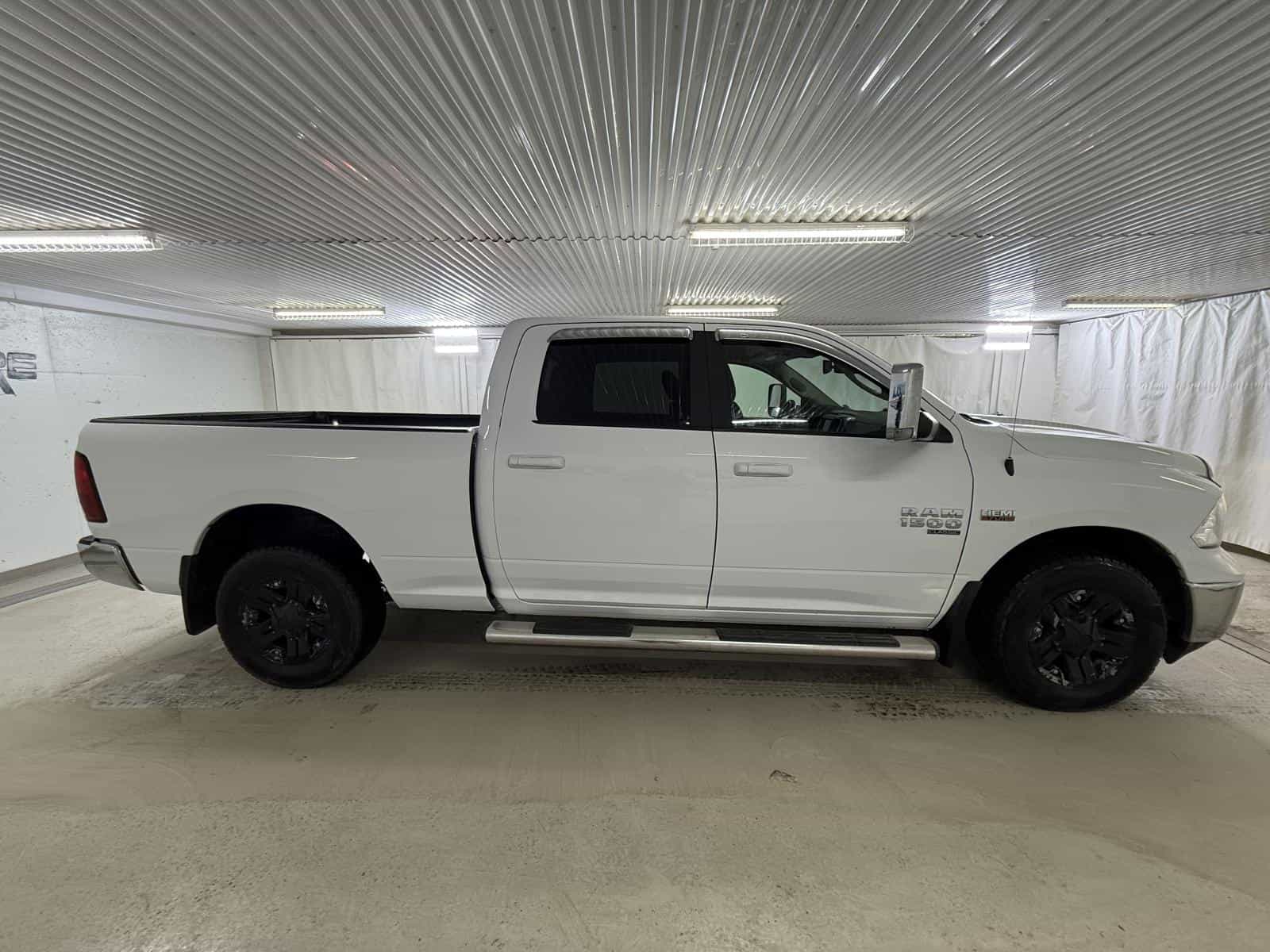 2021 RAM 1500 CLASSIC SLT SLT - Image 4