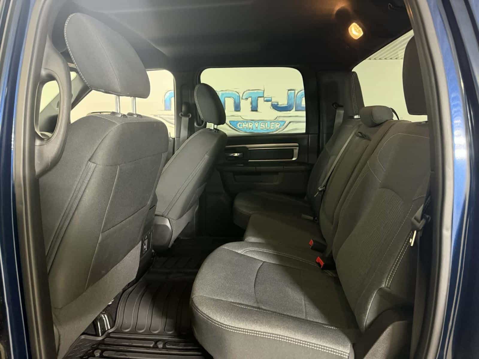 2021 RAM 1500 CLASSIC SLT Warlock - Image 9