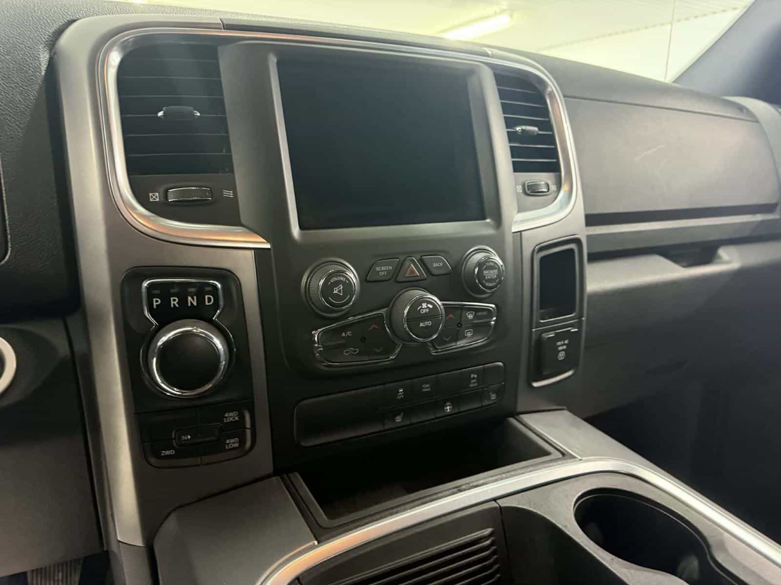 2021 RAM 1500 CLASSIC SLT Warlock - Image 12