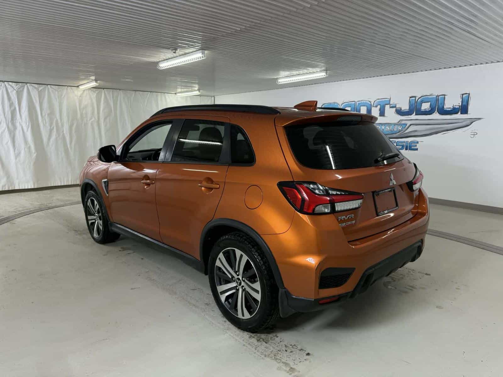 2022 Mitsubishi RVR SEL - Image 3