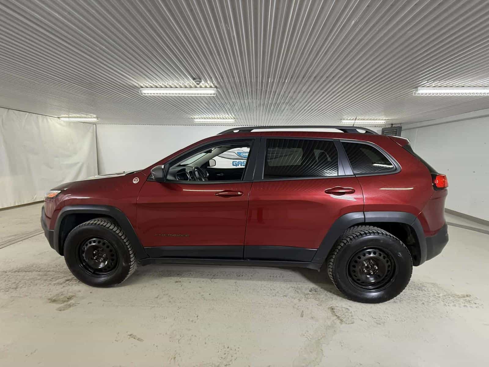 2016 Jeep Cherokee Trailhawk - Image 2
