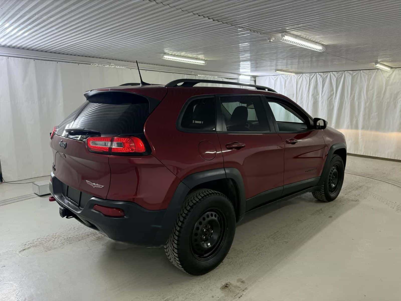 2016 Jeep Cherokee Trailhawk - Image 5