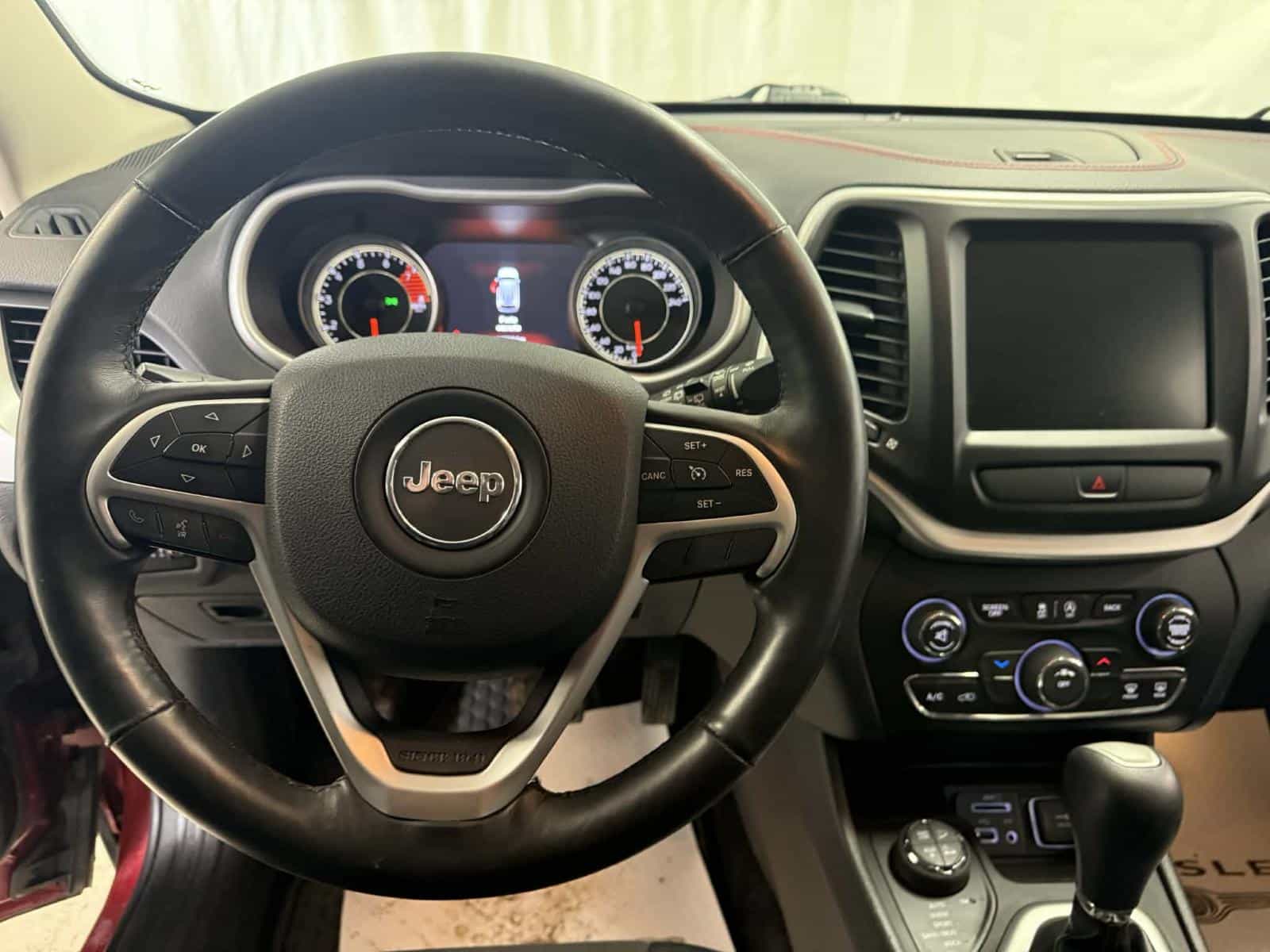 2016 Jeep Cherokee Trailhawk - Image 10