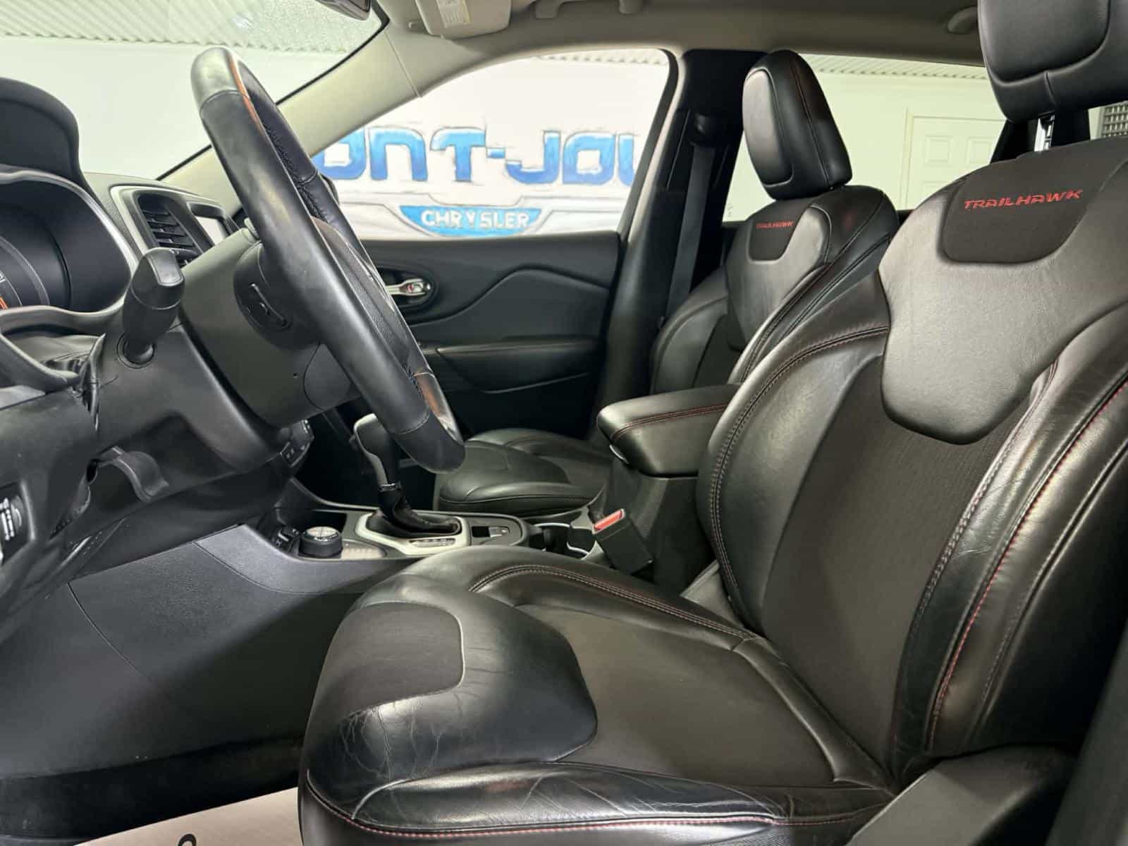 2016 Jeep Cherokee Trailhawk - Image 13