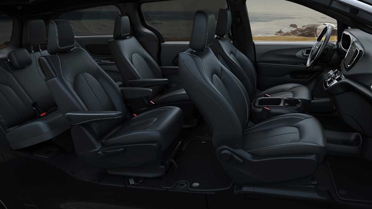 vue de l'habitacle d'une Chrysler Pacifica 2026
