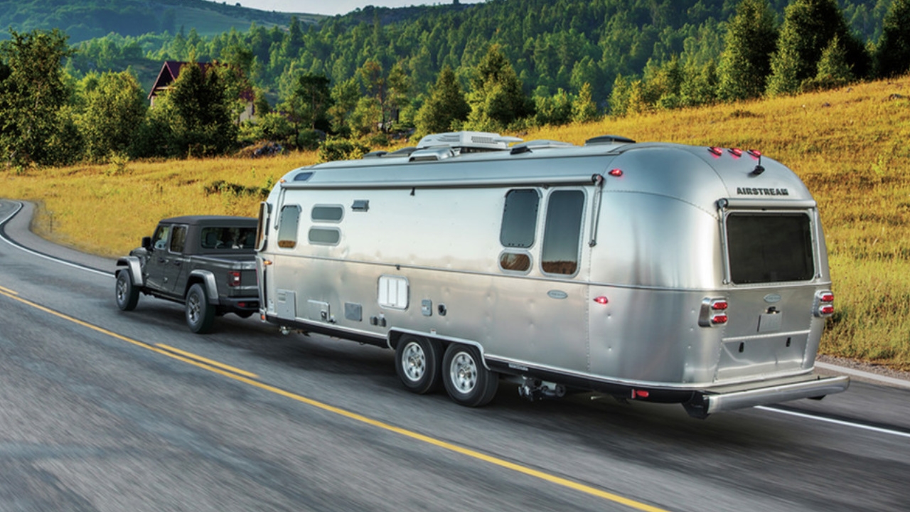 vue latérale arrière d'un Jeep Gladiator 2026