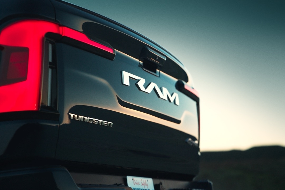 Vue arrière du RAM REV 2025.