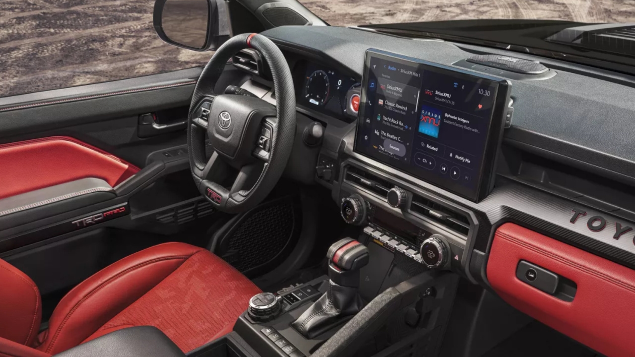 vue de l'habitacle et du tableau de bord d'un Toyota Tacoma 2026