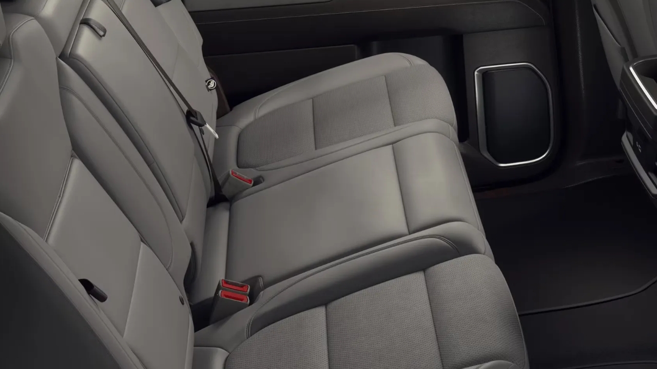 vue de l'habitacle d'un GMC Sierra 1500 2026