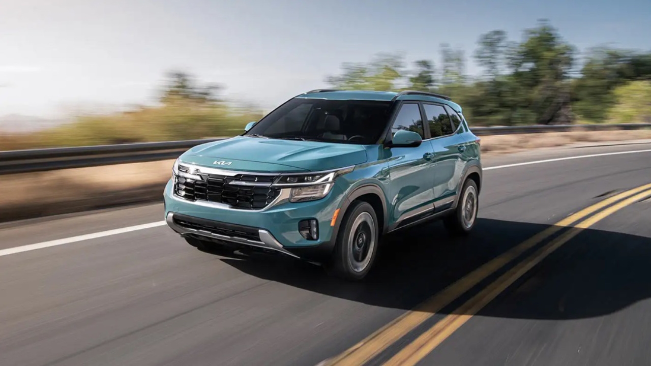 vue latérale avant d'une Kia Seltos 2025