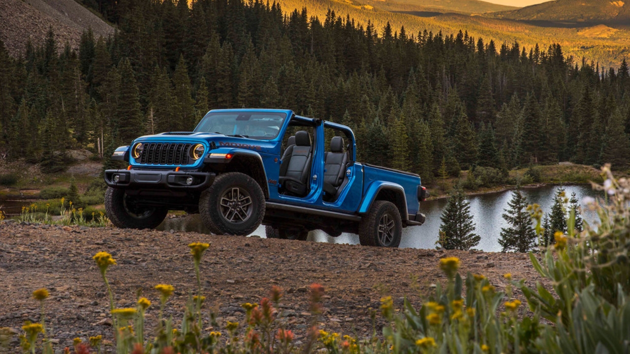 vue latérale avant d'un Jeep Gladiator 2026
