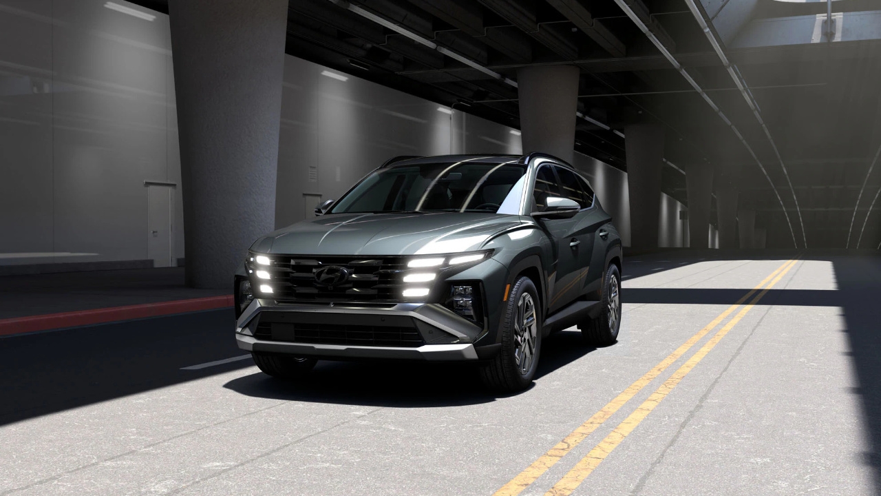 vue latérale avant d'une Hyundai Tucson Hybride 2025