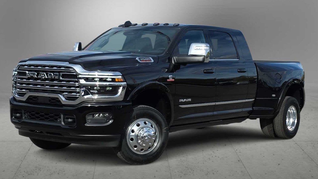 vue latérale avant d'un RAM 3500 2026