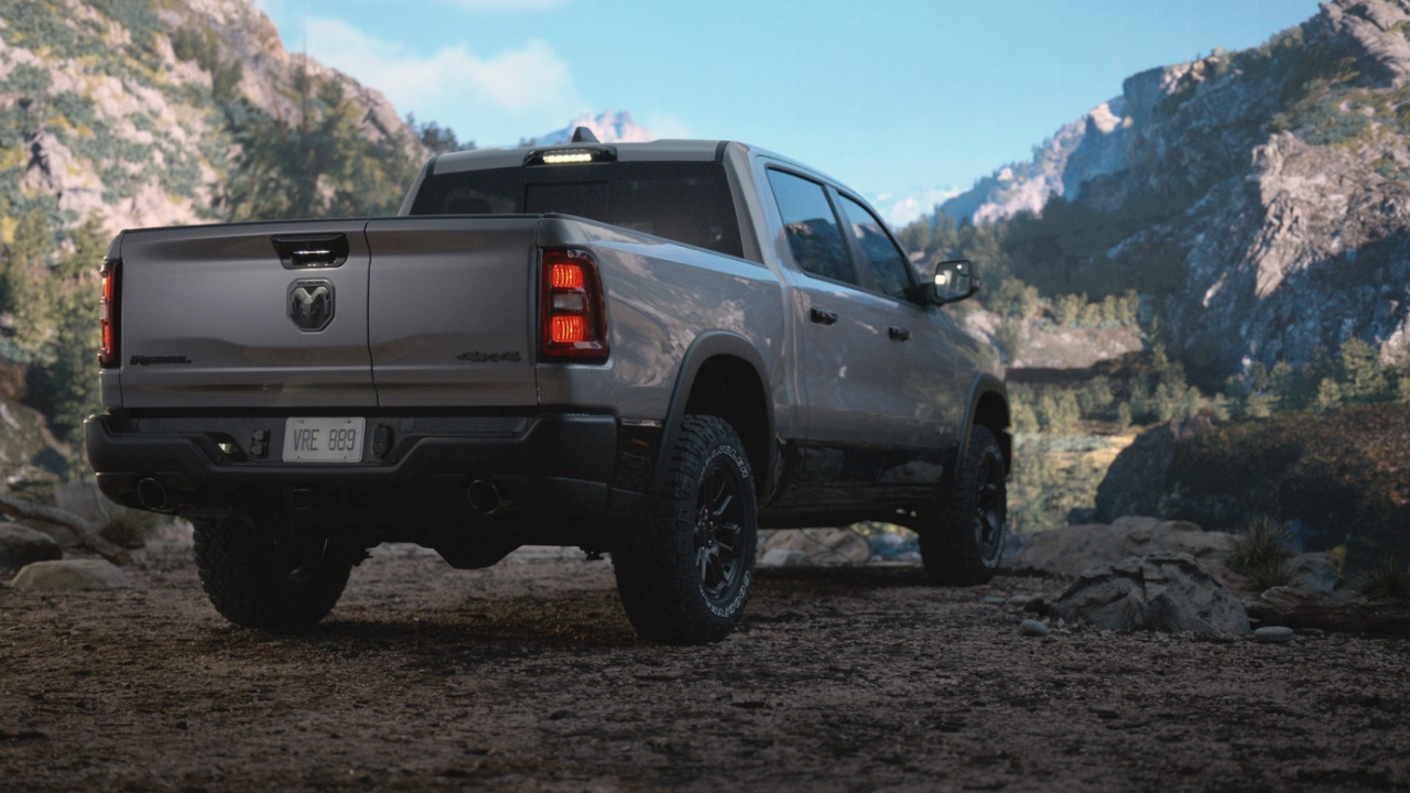 vue latérale arrière d'un camion RAM 1500 2025