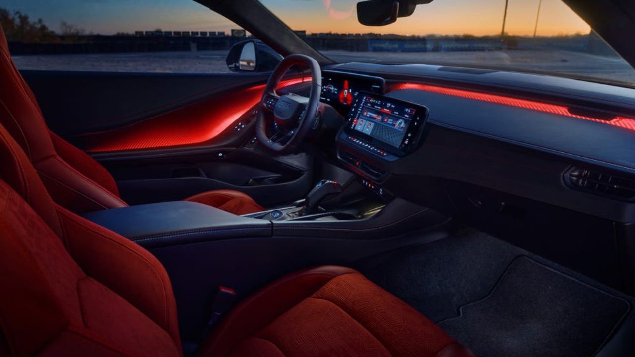 vue de l'habitacle et tableau de bord d'un Dodge Charger Daytona EV 2026