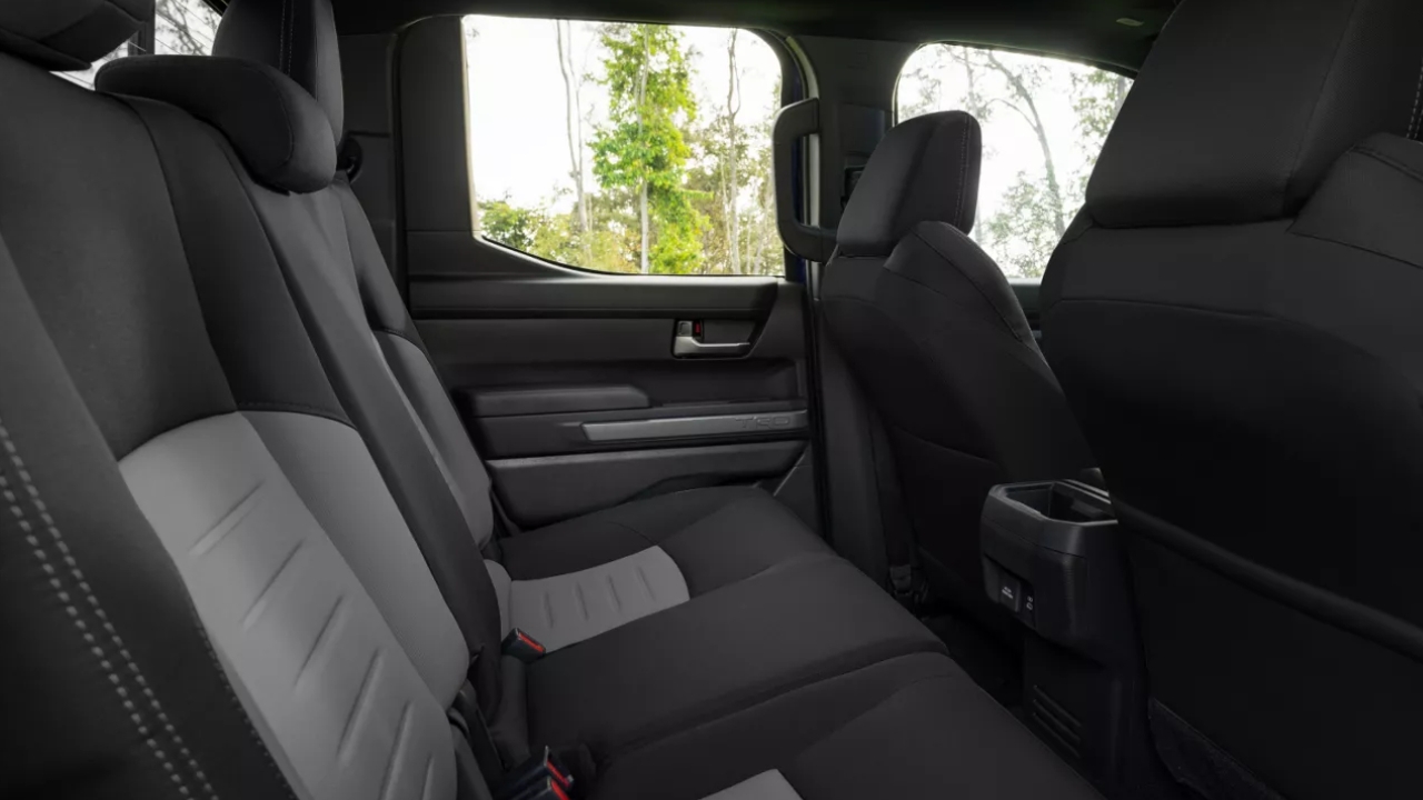 vue de l'habitacle d'un Toyota Tacoma 2026