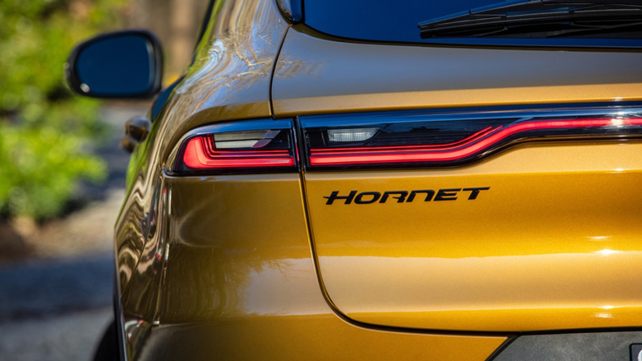 vue en gros plan de l'arrière d'un Dodge Hornet 2025