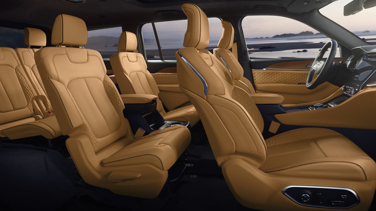 vue de l'habitacle d'un Jeep Cherokee 2026