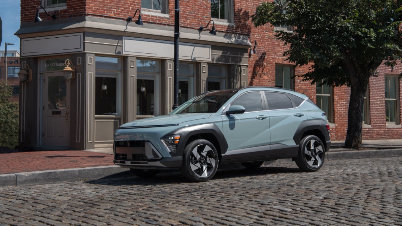 vue latérale avant d'une Hyundai Kona 2025
